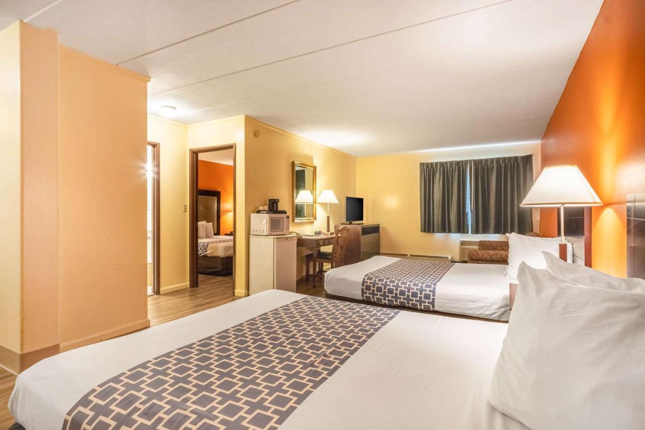 Econo Lodge Inn & Suites Airport Windsor Locks Extérieur photo