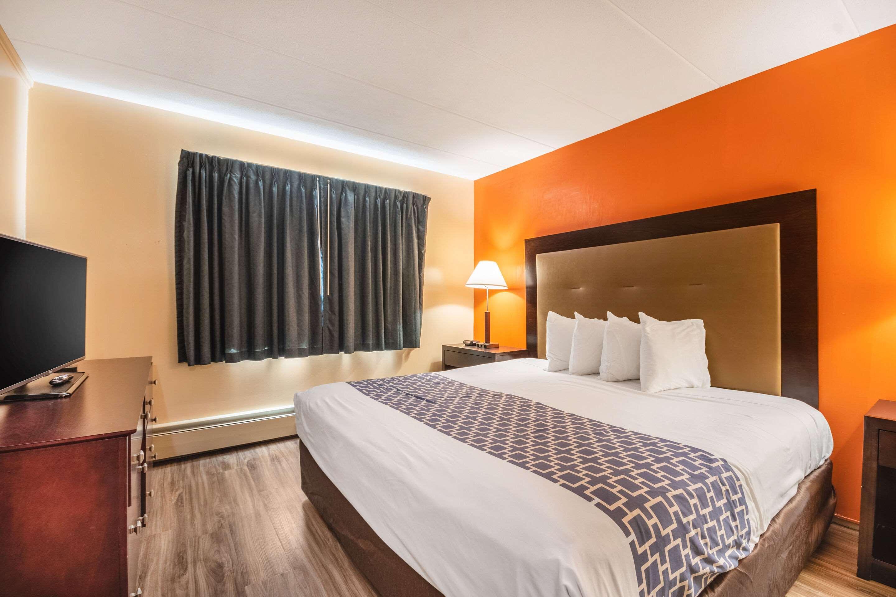 Econo Lodge Inn & Suites Airport Windsor Locks Extérieur photo
