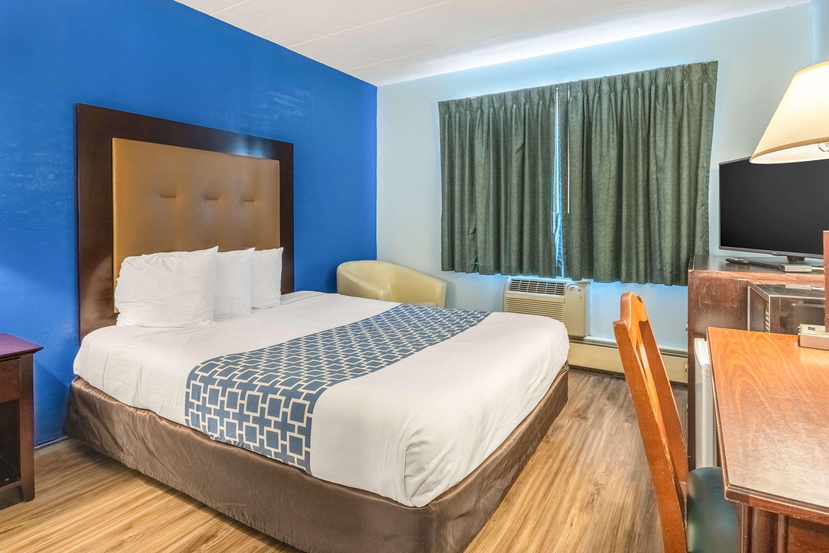 Econo Lodge Inn & Suites Airport Windsor Locks Extérieur photo
